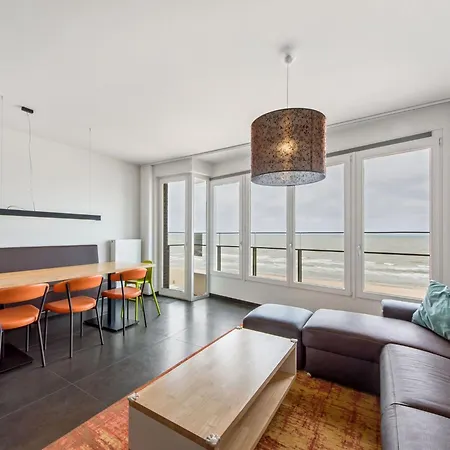 Apartment On Zeedijk With Sea View, Cleaning Included *