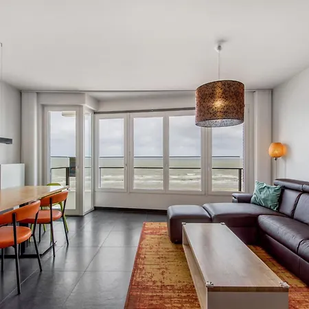 On Zeedijk With Sea View, Cleaning Included *