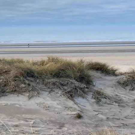 On Zeedijk With Sea View, Cleaning Included Apartment