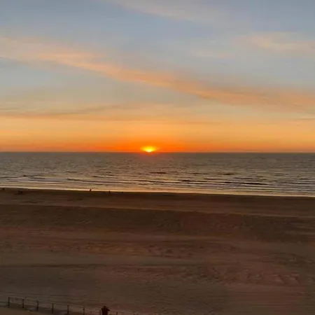On Zeedijk With Sea View, Cleaning Included Apartment *