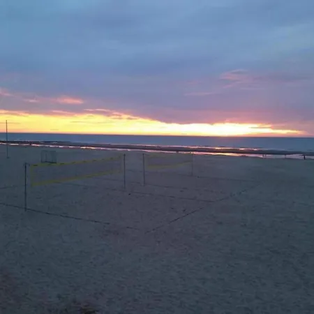 On Zeedijk With Sea View, Cleaning Included *