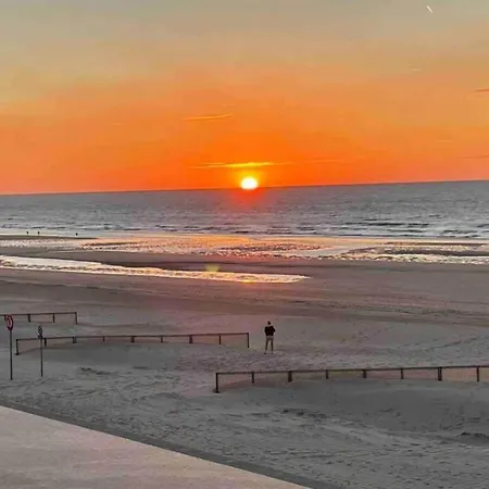 On Zeedijk With Sea View, Cleaning Included Apartment Koksijde